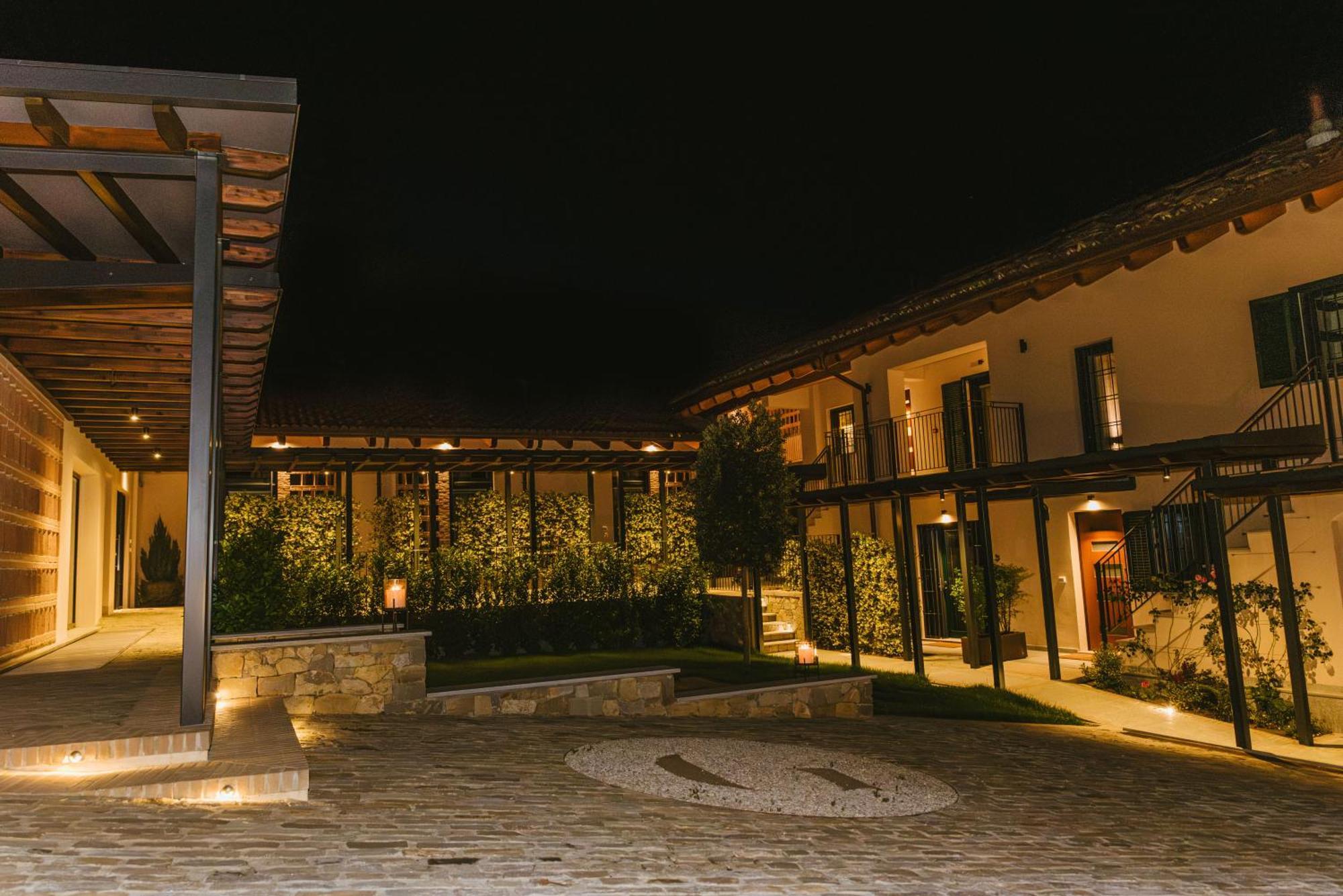 Garesio Wine Resort Serralunga d'Alba Buitenkant foto