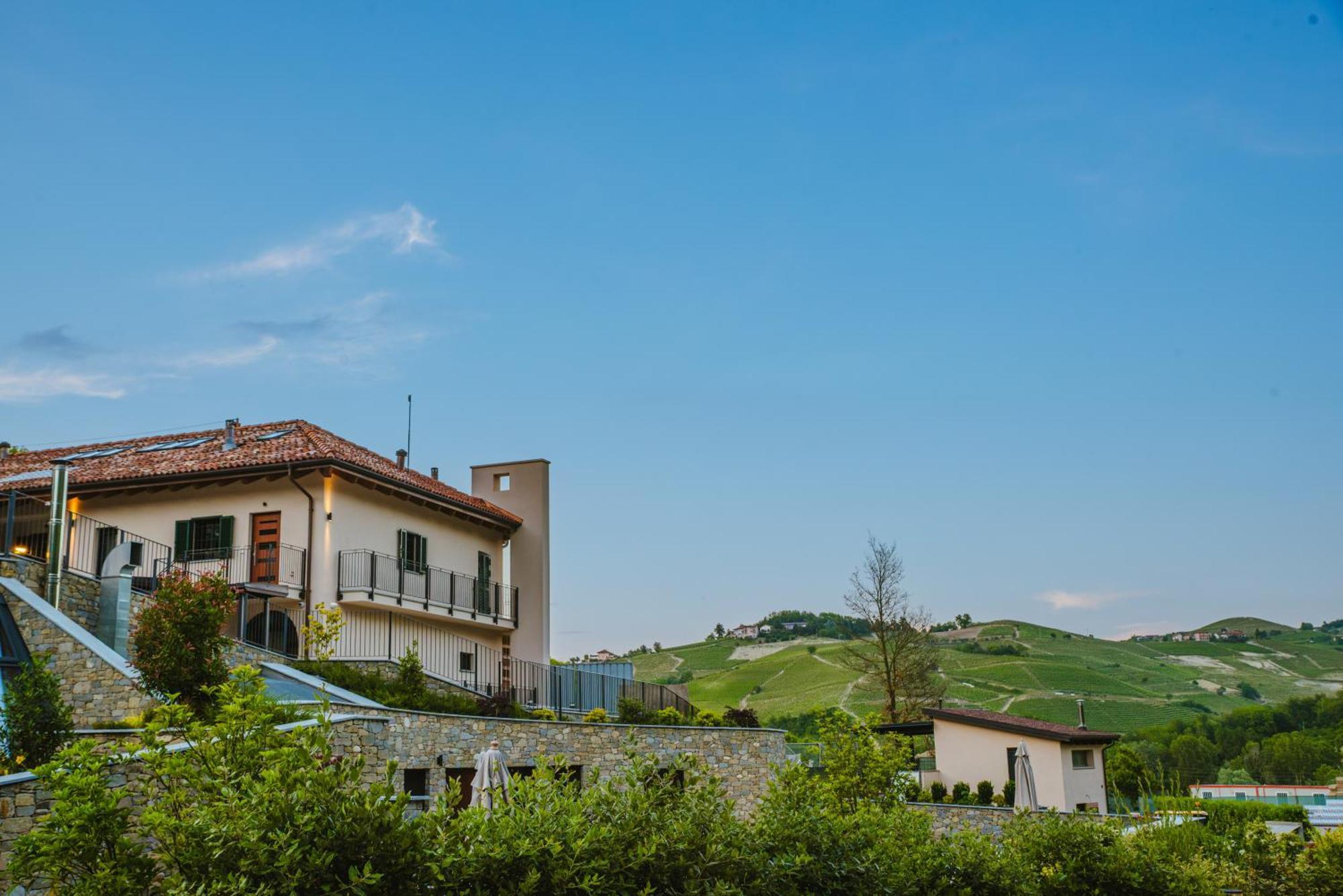 Garesio Wine Resort Serralunga d'Alba Buitenkant foto