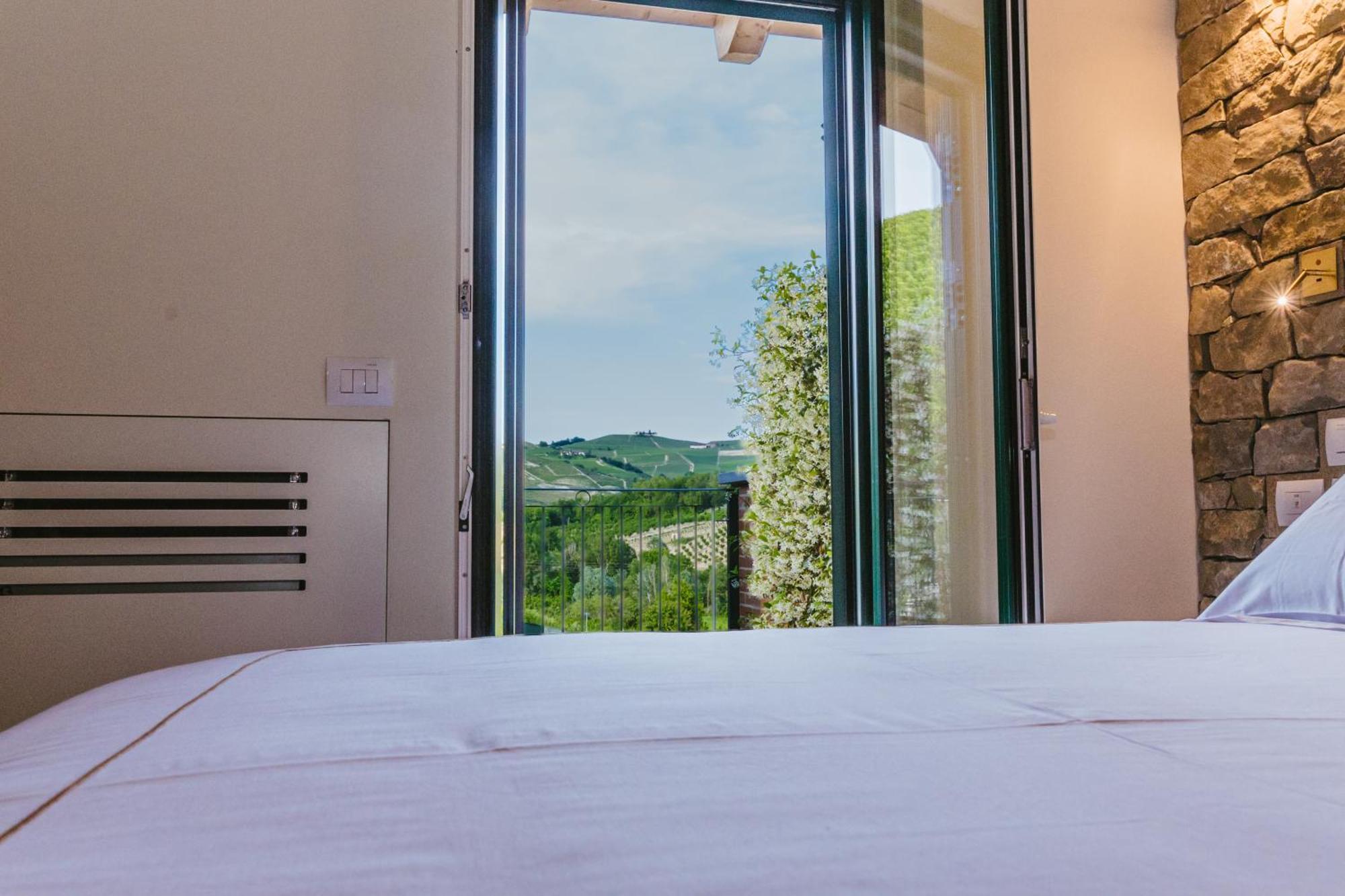 Garesio Wine Resort Serralunga d'Alba Buitenkant foto